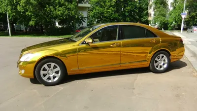 Кто владеет золотыми машинами с красивыми номерами в Екатеринбурге: сколько  стоят золотые BMW, Mercedes и Bentley - 10 июля 2023 - e1.ru