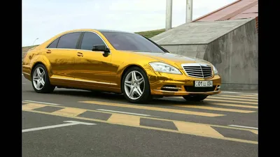 Золотой Автомобиль Mercedes Benz Припаркован Перед Отелем Городе Шаосин  Провинция – Стоковое редакционное фото © ChinaImages #236483910